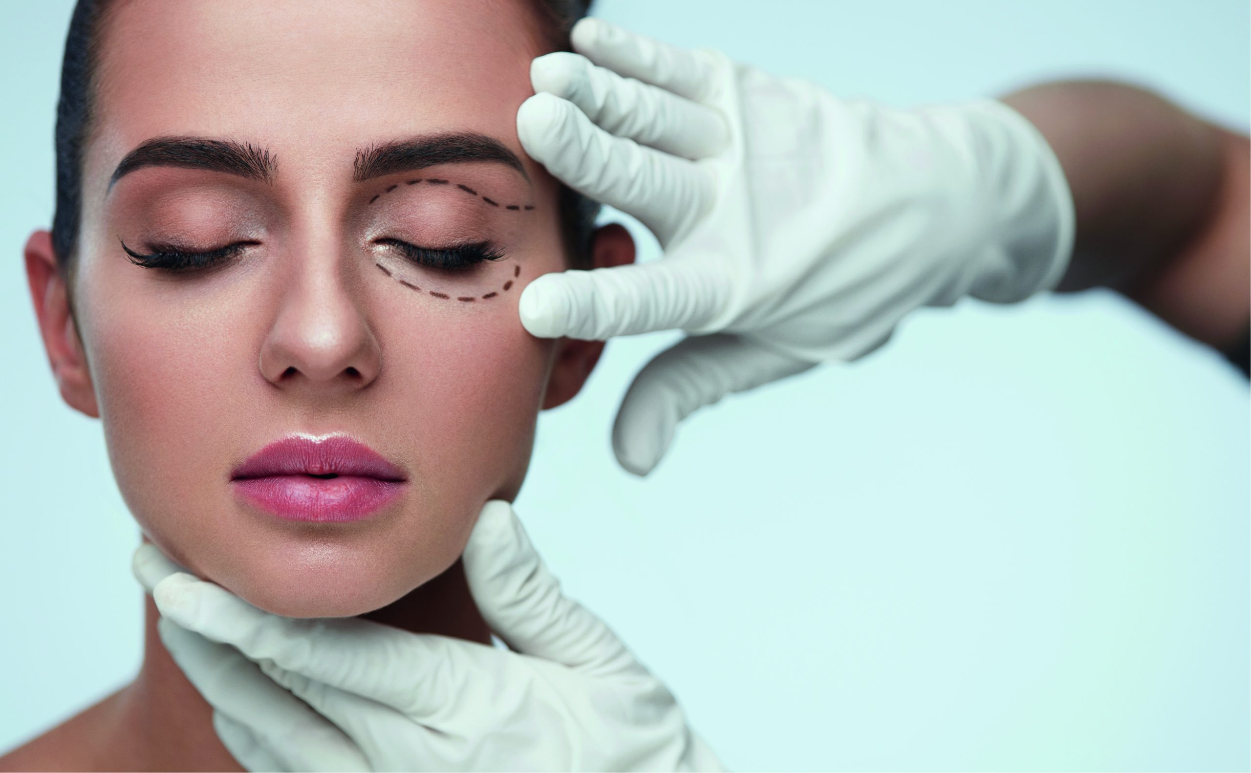 mujer-post-cirugia-plastica-scaled